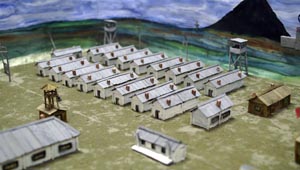 Vězeňské baráky v jednom z táborů Rečlagu v modelu, který vyrobili žáci základní školy ve Vorgašoru - osadě nedaleko Vorkuty zbudované na místě bývalého tábora.