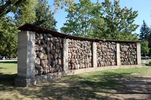 Стена памяти жертв сталинских репрессий в Москве, автор – Е. И. Чубаров, 1998 год
