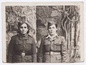 Okamžitě byla zařazena do československé jednotky v SSSR. Na snímku vpravo.