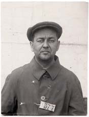 Vladimír Jona byl jedním z učitelů odsouzených v roce 1931 a uvězněných na Soloveckých ostrovech. Propuštění se dočkal v roce 1940