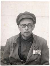 Vladimír Jakovlev, rodák z Prahy, byl odsouzen k trestu smrti. Trest byl v průběhu 30. let překvalifikován na deset let vězení. Podruhé byl zatčen v roce 1941 a odsouzen na pět let Gulagu. Jako jeden z mála se vrátil po válce do Československa