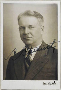 První tajemník Generálního konzulátu ČSR v Kyjevě Antonín Chroust. Právě Chroustu označil NKVD za hlavního organizátora československé špionážní sítě v Ukrajinské SSR.