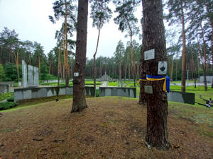 Areál Památníku obětem bolševického teroru v Bykivňanském lese u Kyjeva, kde byly pochovány oběti Velkého teroru zastřelené v Kyjevě. Leží zde ostatky i několika popravených Čechů.