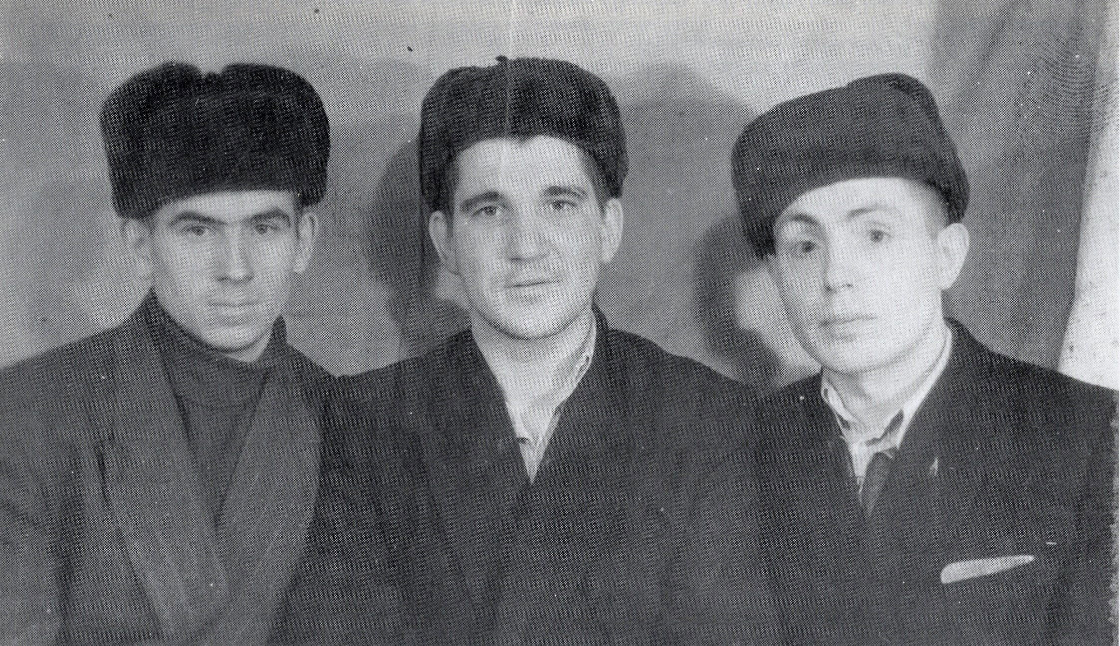 Jozef Bobalík (vpravo) s přáteli po propuštění z Gulagu