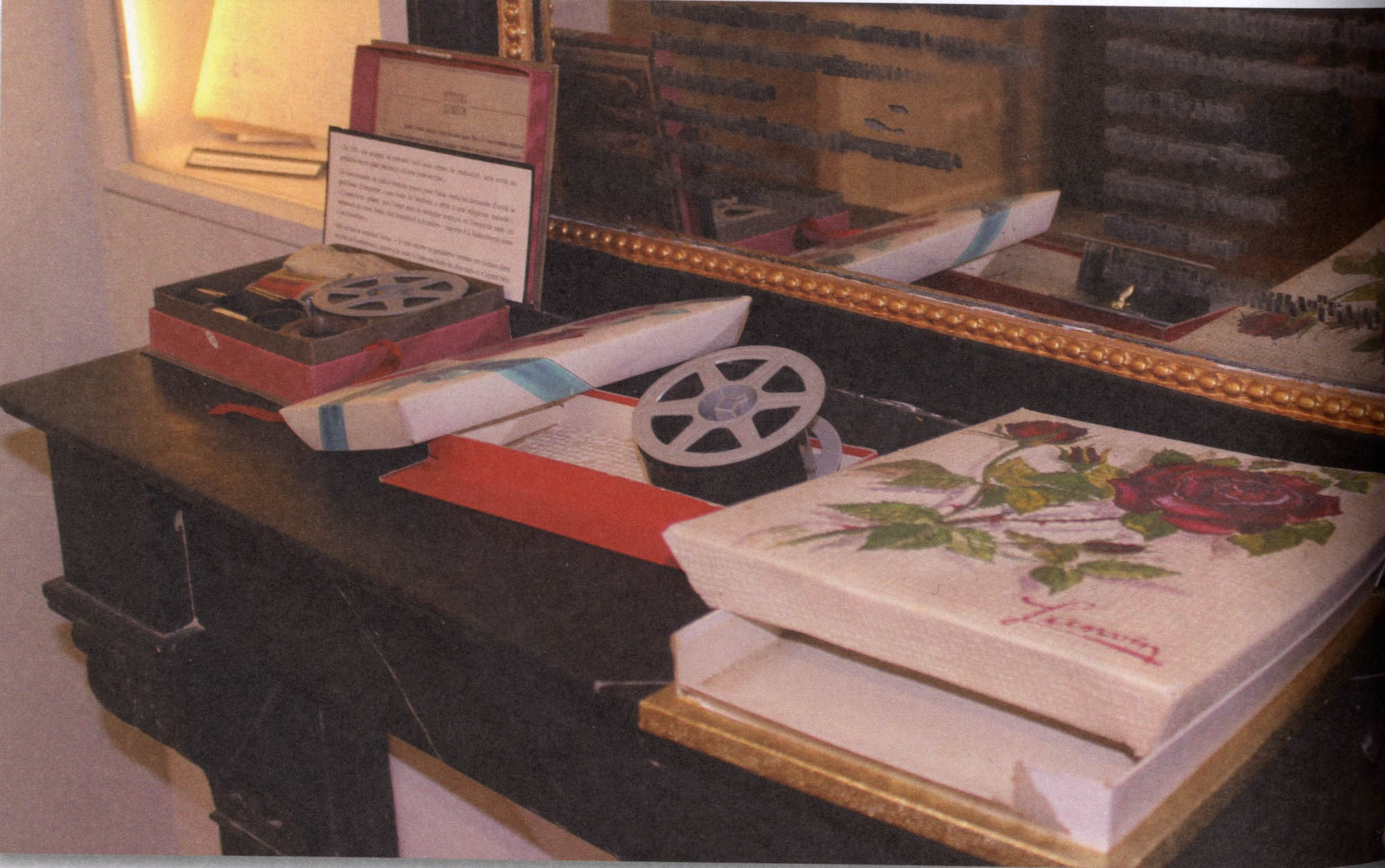 Bonboniéra, v níž se pašovala část kinofilmů s nafoceným textem Souostroví Gulag ze Sovětského svazu. Foto: soukromý archív YMCA-Press/Editeurs Réunis